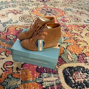 Tom’s Tan Mini Cheetah Suede Kala Wedge  Bootie Boot, 9.5 M